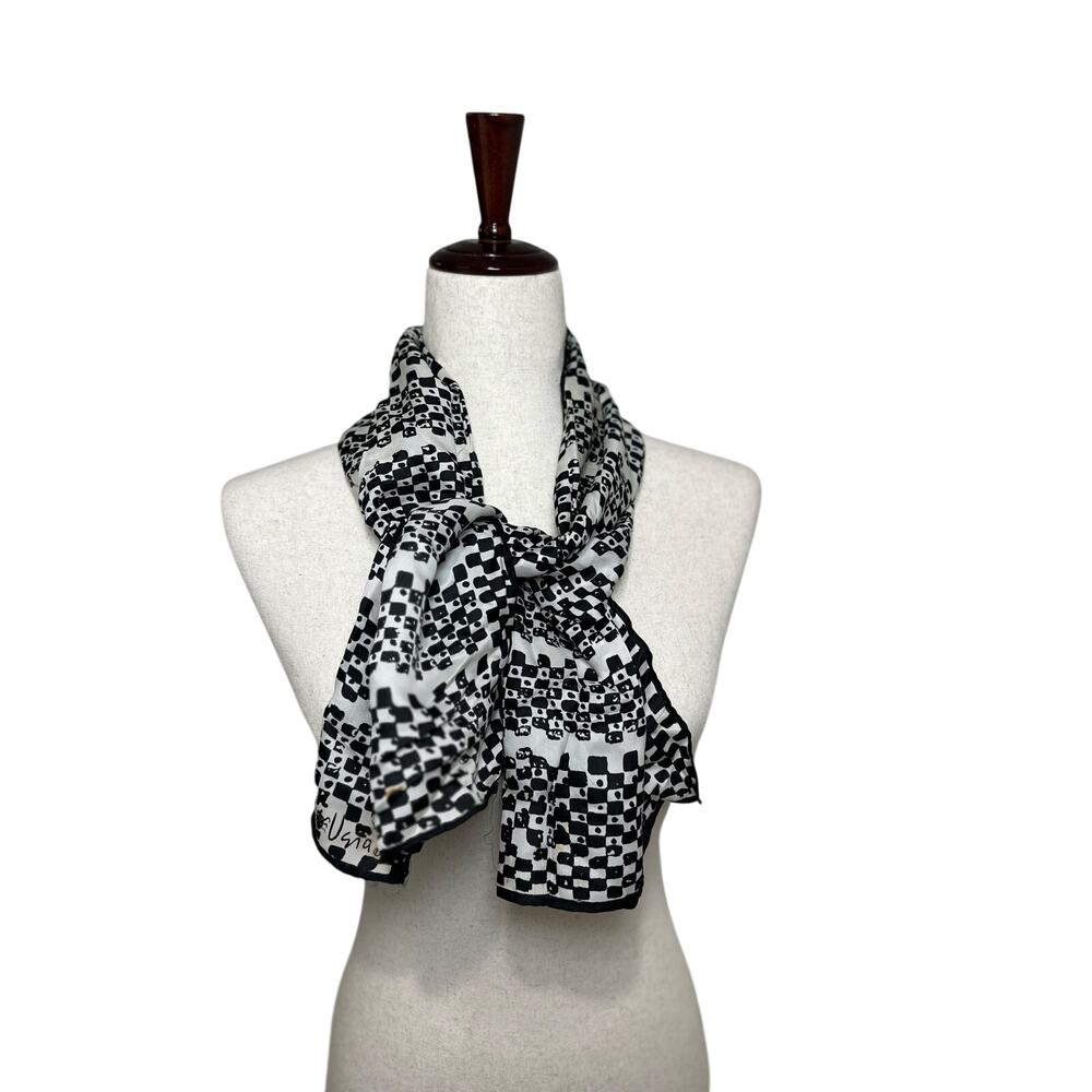Vintage Vera Neuman Lack & White Geometric rectangular Silk Scarf Ascot